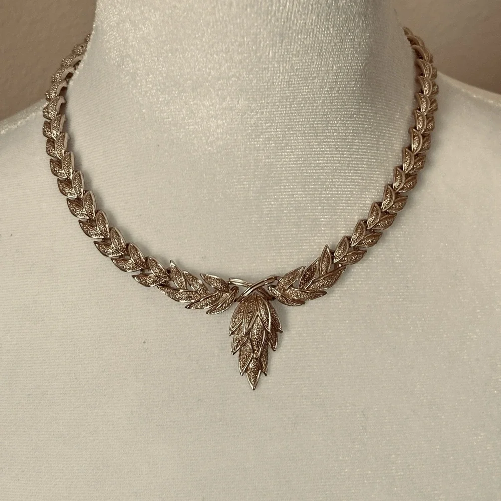 Vtg Coro Gold Tone  Laurel Leaf Collar/Choker Necklace Mid Century Botanical